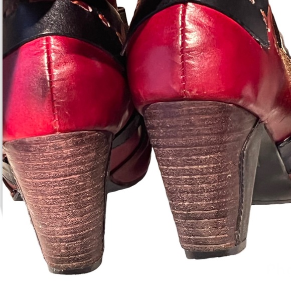 L’ARTISTE Wondrous Red Leather Bootie - Picture 7 of 7